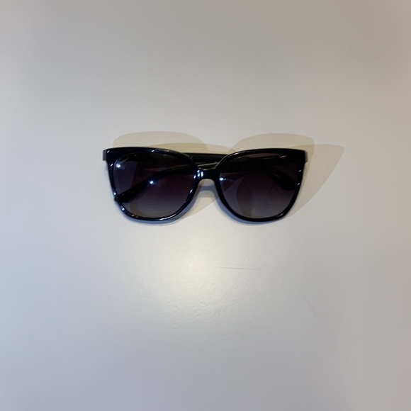 Gucci Sunglasses - Picture 4 of 6